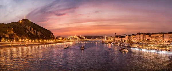 Kleurrijke Zonsondergang Aan Oevers Van Donau Boedapest Hoofdstad Van Hongarije — Stockfoto