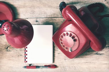 Masada kırmızı telefon