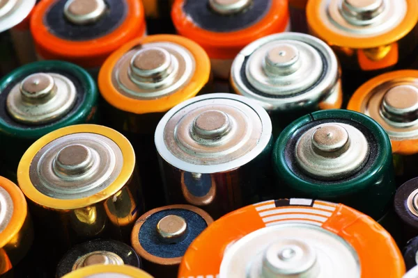 Viele verschiedene Batterien. — Stockfoto