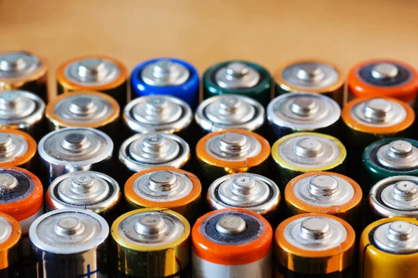 Viele verschiedene Batterien. — Stockfoto