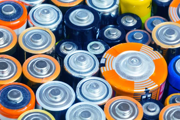 Viele verschiedene Batterien. — Stockfoto