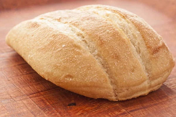 Brot auf Holz — Stockfoto