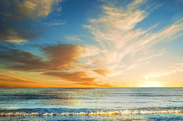 Beach and tropical sea — Stock Photo, Image