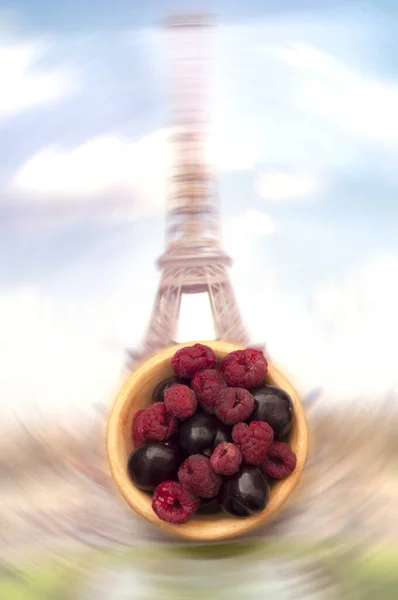 Imagem Fruta Macia Com Paris Como Fundo — Fotografia de Stock