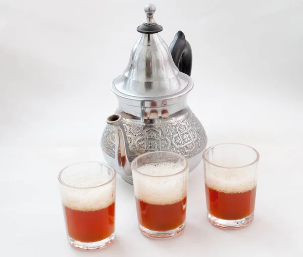 传统的萨哈拉茶加白茶 — 图库照片