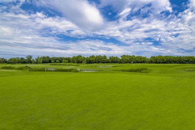 Mezhgorye Malikanesi, Ukrayna 'daki yeşil parktaki güzel golf sahası.