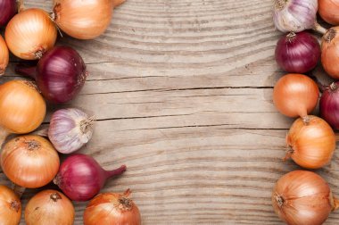 sebze kırpma ahşap arka plan soğan sarımsak, üstten görünüm, c