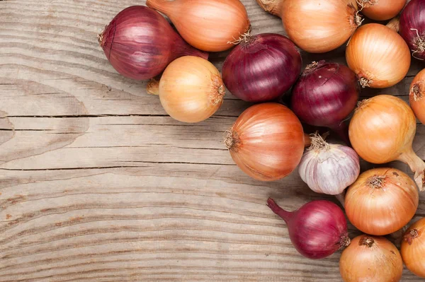 sebze kırpma ahşap arka plan soğan sarımsak, üstten görünüm, c