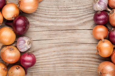 sebze kırpma ahşap arka plan soğan sarımsak, üstten görünüm, c