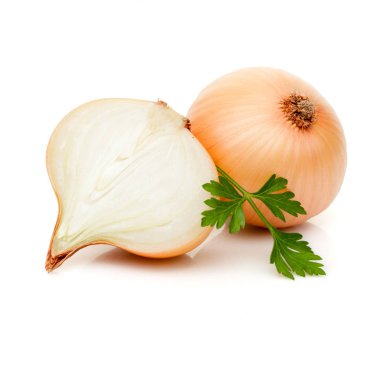 Beyaz arka plan üzerinde izole maydanoz yeşillik ile dilimlenmiş soğan