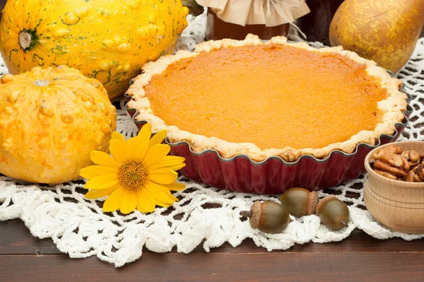 ahşap arka plan gıda ING ile düzenlenmiş, kabak ev yapımı pasta