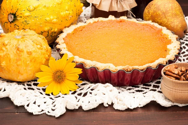 ahşap arka plan gıda ING ile düzenlenmiş, kabak ev yapımı pasta