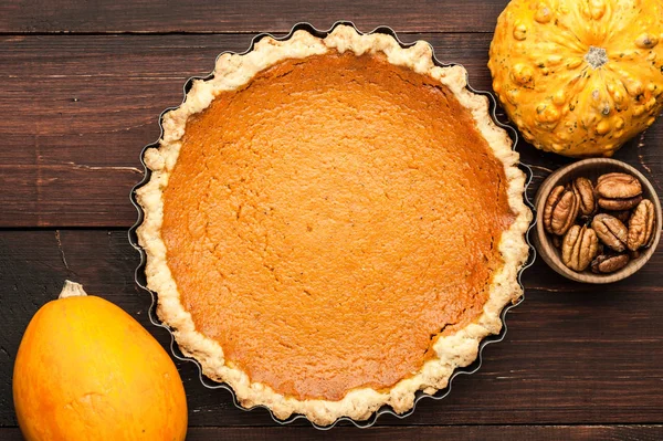 ahşap arka plan gıda ING ile düzenlenmiş, kabak ev yapımı pasta