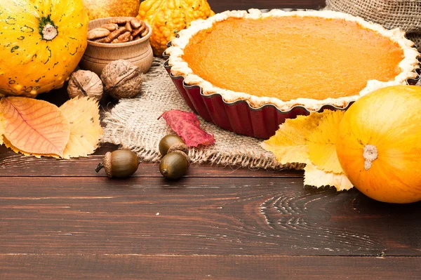 ahşap arka plan gıda ING ile düzenlenmiş, kabak ev yapımı pasta