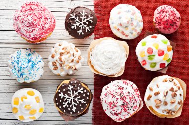 cupcakes Beyaz ahşap arka plan üstten görünüm üzerinde çeşitli