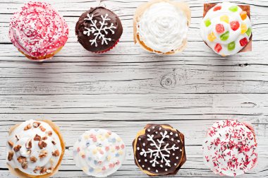 cupcakes Beyaz ahşap arka plan üstten görünüm üzerinde çeşitli