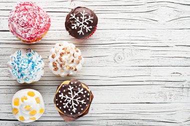 cupcakes Beyaz ahşap arka plan üstten görünüm üzerinde çeşitli