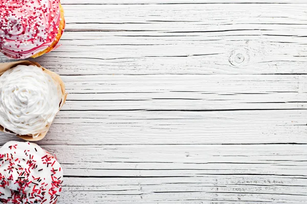 cupcakes Beyaz ahşap arka plan üstten görünüm üzerinde çeşitli