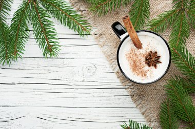 yumurta likörü kokteyl WHI doğum Noel dekorasyonu ile düzenlenen kupa