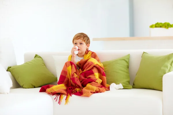 Sick kid with runny nose and fever heat at home — Stock Photo, Image
