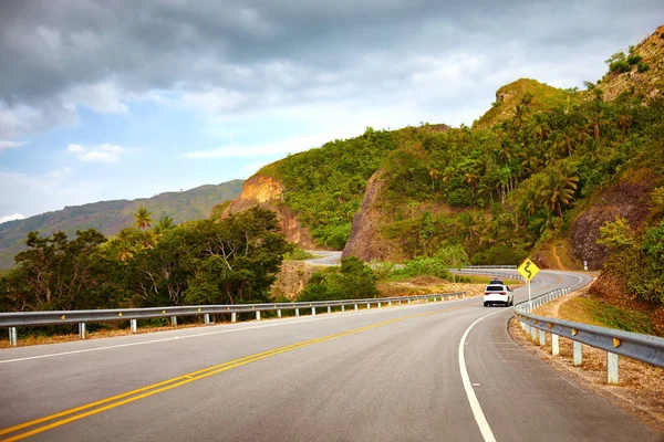 A highway to Samana Peninsula through rocky mountain. Boulevard Turistico Atlantico, 133. Dominican Republic — Stock Photo, Image