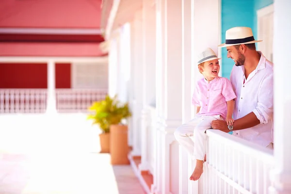 Happy father and son having fun together outdoors on caribbean street — Stock Photo, Image