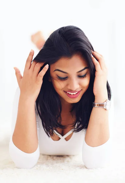 Portrait of beautiful young indian woman — Stock Photo, Image