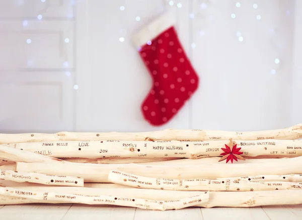 Iscrizione di auguri di Natale bruciato sul legno alla deriva in vita roo — Foto Stock