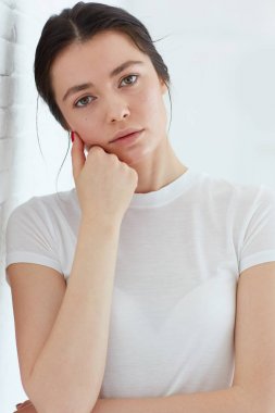 doğal gün ışığı ile modeli test çekimleri poz genç çekici kız