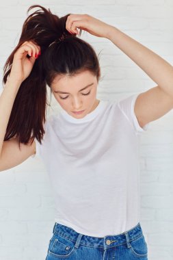 doğal gün ışığı ile modeli test çekimleri dinamik poz içinde genç kız