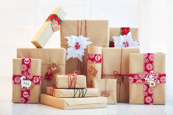 Pile of wrapped handcrafted gift boxes on the floor — Stock Photo, Image
