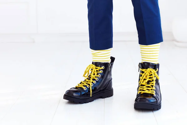 Stylish look of patent leather ankle boots with yellow shoelaces and socks at young boy — Stock Photo, Image