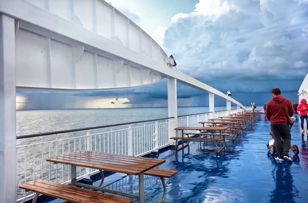 Tourists Walking Upper Deck Cruise Ship Heavy Rain Storm Sea — Stock Photo, Image