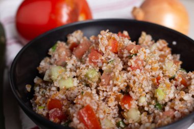 Kuskus, sebze ve sebzeli geleneksel Arap Salatası.