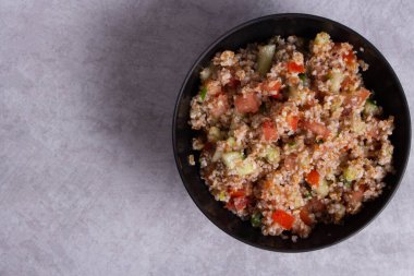 Kuskus, sebze ve sebzeli geleneksel Arap Salatası.