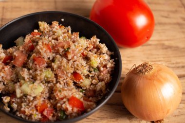 Kuskus, sebze ve sebzeli geleneksel Arap Salatası.