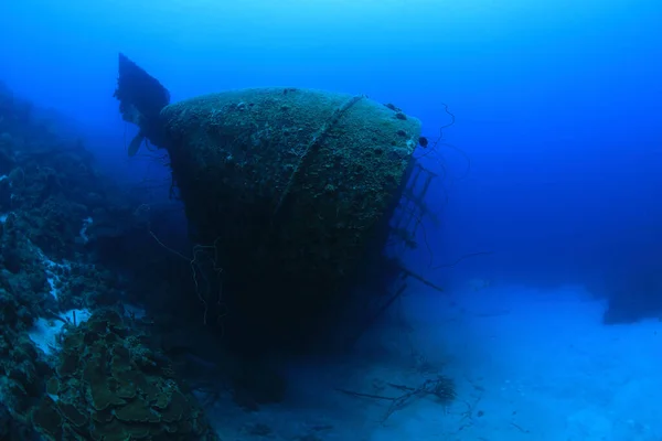 ボネール島のカリブ海におけるヒルマ フッカーの難破船 — ストック写真