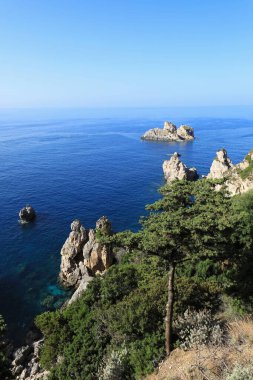 İyon Denizi 'ndeki Korfu Adası' nın güzel batı kıyısı