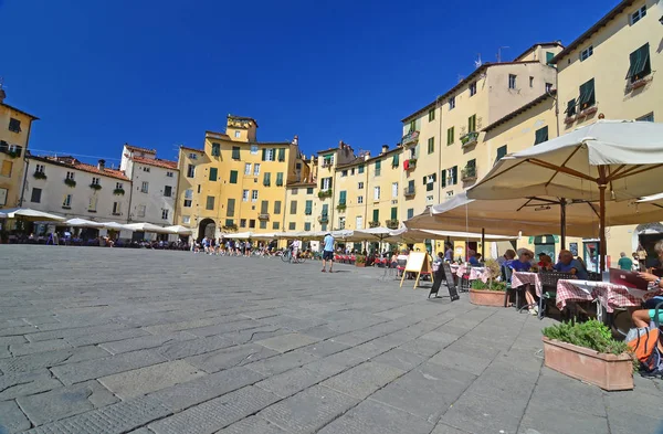 Piazza St. Maria Bianca in Lucca — Stockfoto