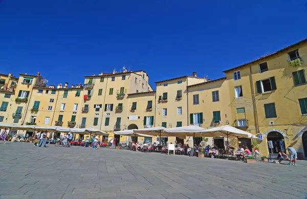 Piazza St Maria Bianca in Lucca — Zdjęcie stockowe