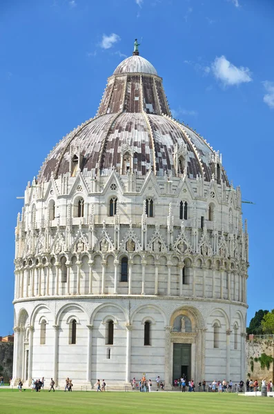 Pisa next to the leaning tower — Stock Photo, Image