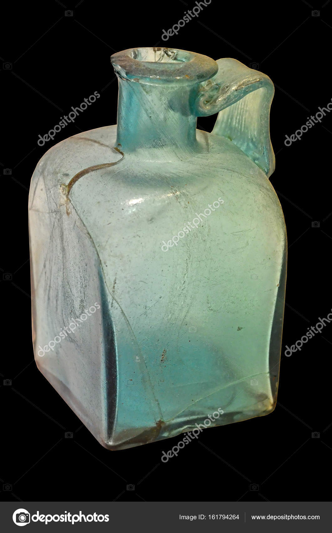 antenne tegenkomen Ouderling Ancient roman light blue green bottle Stock Photo by ©mountainpix 161794264 antenne tegenkomen Ouderling Ancient roman light blue green bottle Stock Photo by ©mountainpix 161794264