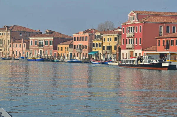 Canal no meio da Ilha de Murano — Fotografia de Stock