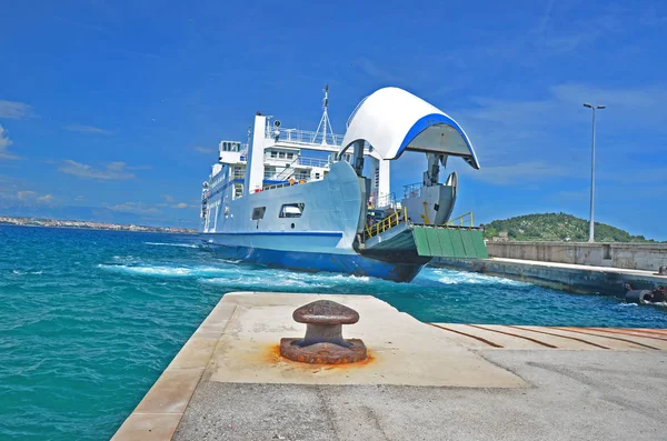 Roll-on roll-off car ferry — Stock Photo, Image