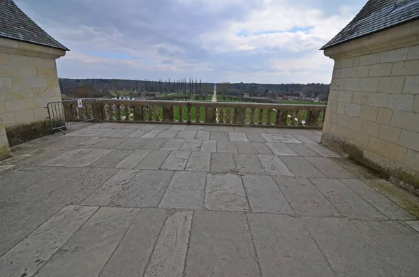 Büyük giriş yol boyunca çatıdan görüntülemek 