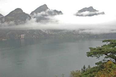 Alçak bulutlar Gölü Luzern asmak