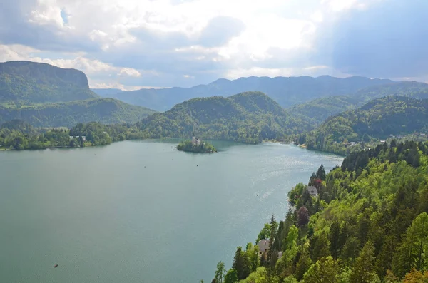 Lake Bled en bloedde eiland — Stockfoto