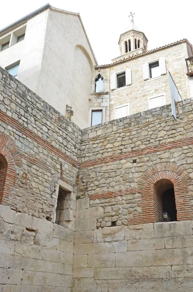Två våningar av Diocletianus palats — Stockfoto