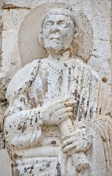 Mittelalterliche Skulptur des Evangelisten — Stockfoto