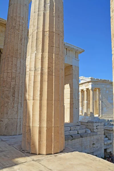 Πτυχωτό δωρικούς κίονες από τα Προπύλαια — Φωτογραφία Αρχείου